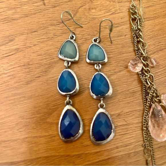 Set of Earrings - Picture 3 of 7